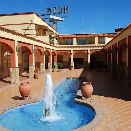 Hotel Trajano Zalamea de la Serena Exterior photo